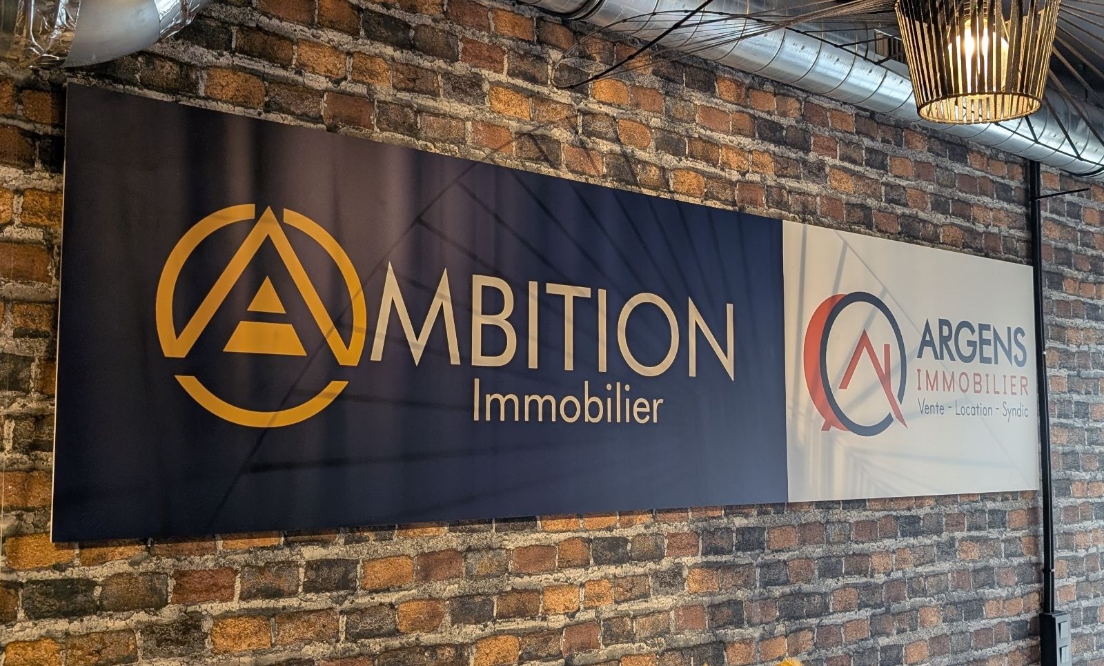 Entrée du local Ambition Immobilier à Fréjus
